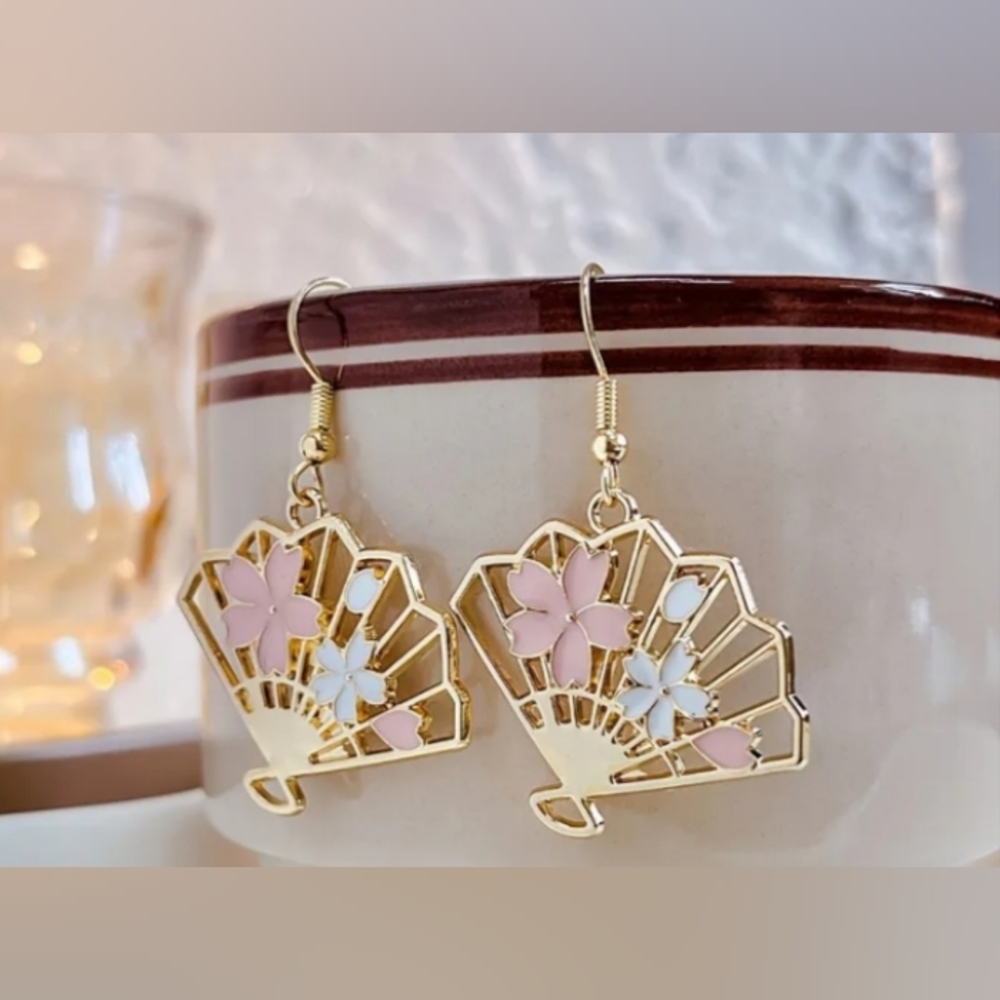 ♥️B Individually $10 Or Bundle 4/$20 Elegant Gold and Pink Floral Earrings